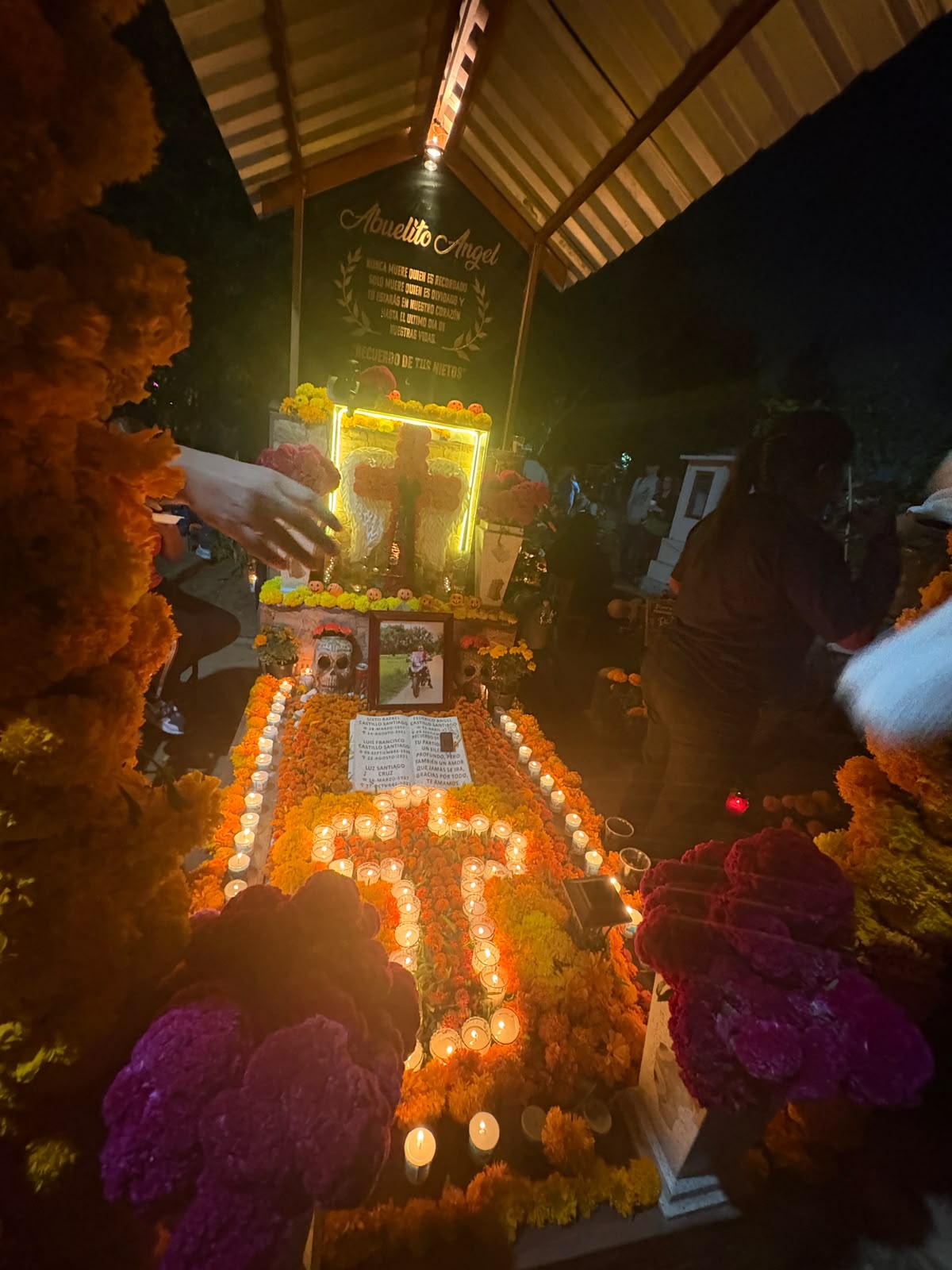 El Día de Muertos: Velada Mística en los Panteones de Xoxocotlán 5